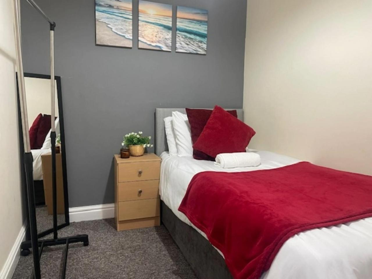 St Annes Apartment 4 - Sleeps 6 - Free Parking Lytham St Annes Buitenkant foto
