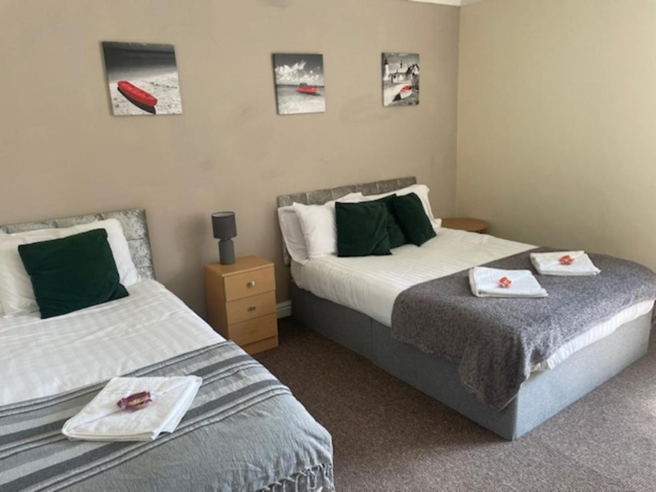 St Annes Apartment 4 - Sleeps 6 - Free Parking Lytham St Annes Buitenkant foto